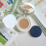 Innisfree Long Wear Cushion in '#23 True Beige'.